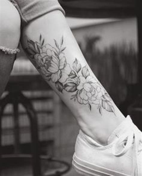 Tatuaggi con fiori: significati e idee per realizzarne uno